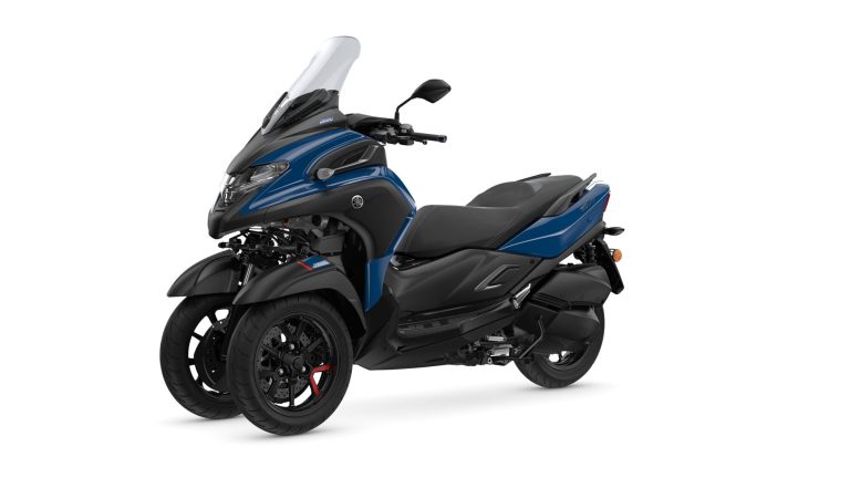2024 Yamaha MW300 EU Petrol Blue Studio 007 03