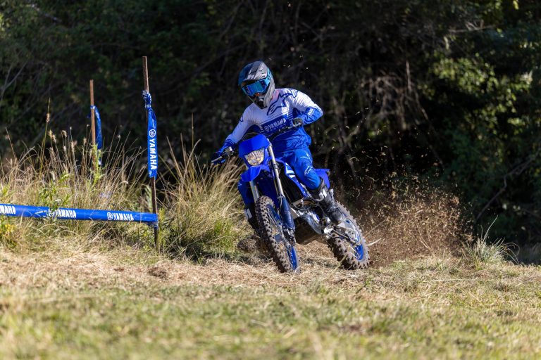 2025 Yamaha WR250F EU Icon Blue Action 003 03