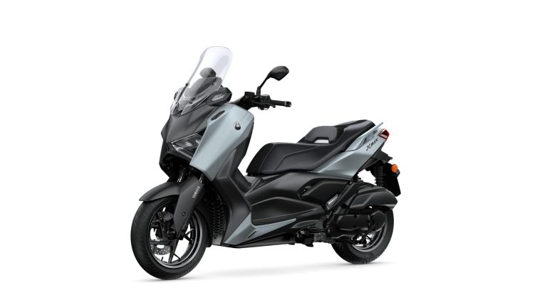 2025 Yamaha XMAX125ASPH EU Ceramic Grey Studio 007 03