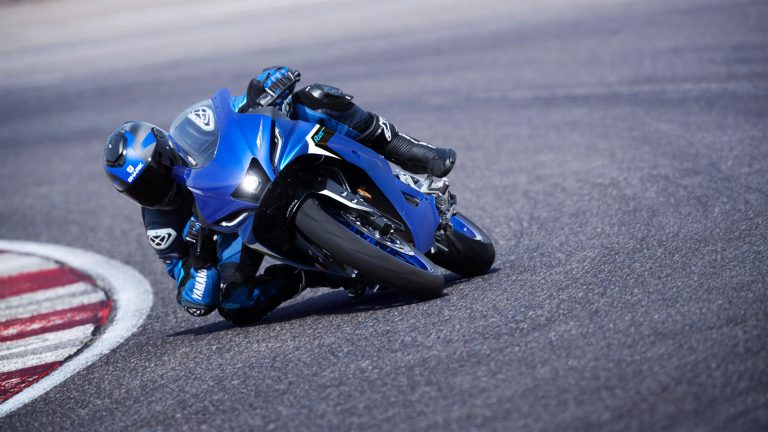 2025 Yamaha YZF R125 EU Icon Blue Action 003 03